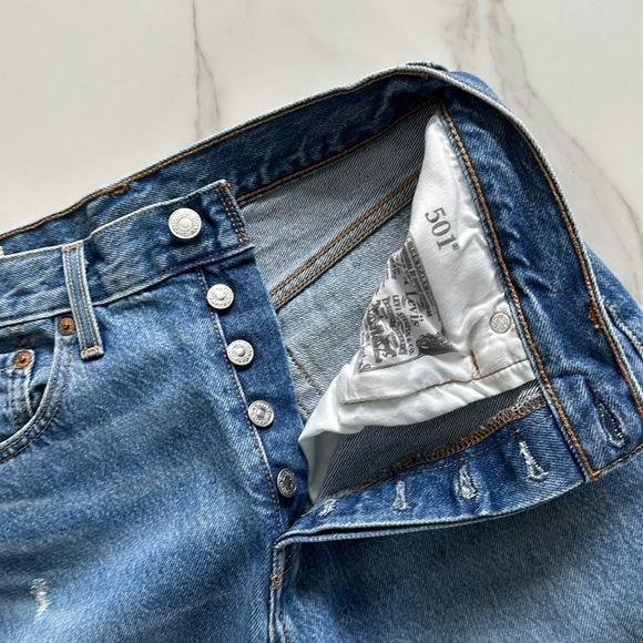 LEVIS 501 jeans Levi’s jeans distressed frayed hem size 28 x 30 blue - Picture 9 of 12